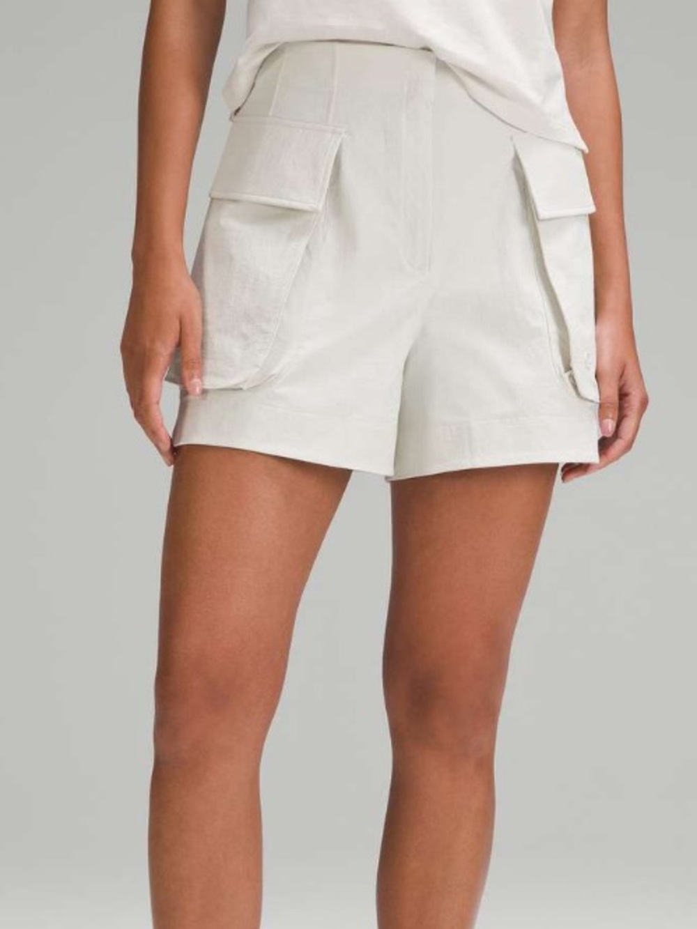 Lululemon Relaxed-Fit Super-High-Rise Cargo Short 4"
Bone